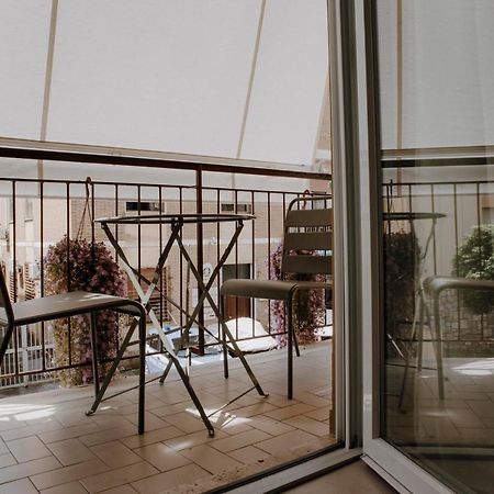 Petrarca17 Guest House A Due Passi Dal Mare تيراتشينا المظهر الخارجي الصورة