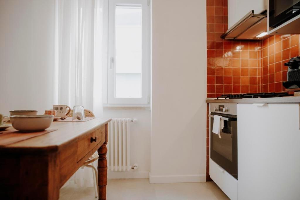 Petrarca17 Guest House A Due Passi Dal Mare تيراتشينا المظهر الخارجي الصورة