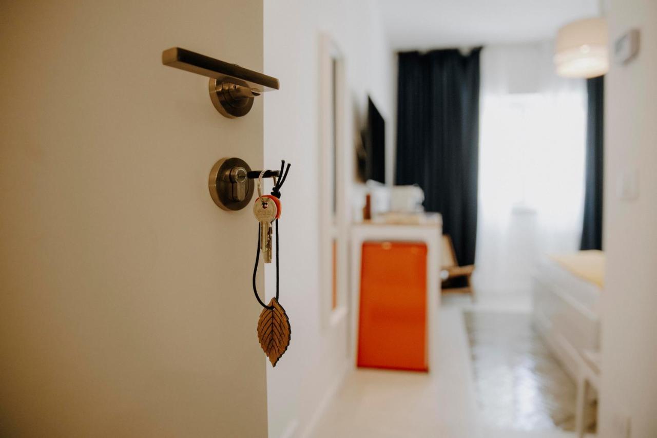 Petrarca17 Guest House A Due Passi Dal Mare تيراتشينا المظهر الخارجي الصورة