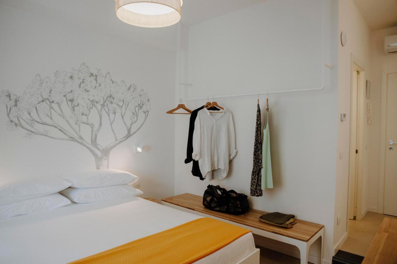 Petrarca17 Guest House A Due Passi Dal Mare تيراتشينا المظهر الخارجي الصورة