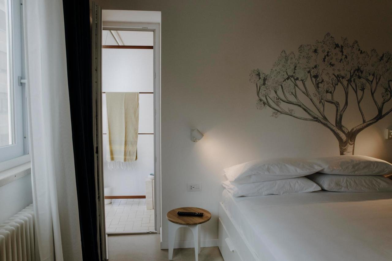 Petrarca17 Guest House A Due Passi Dal Mare تيراتشينا المظهر الخارجي الصورة