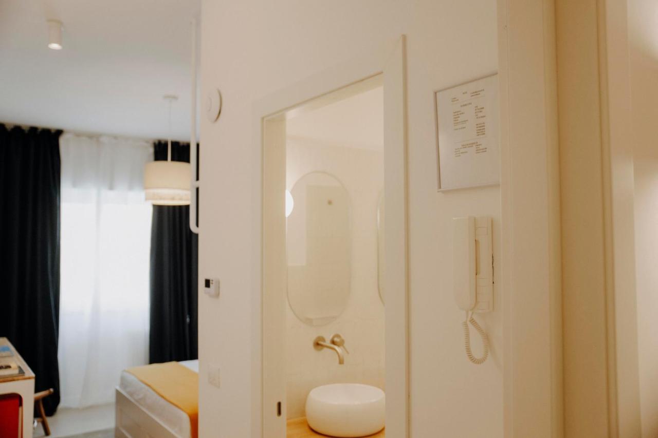 Petrarca17 Guest House A Due Passi Dal Mare تيراتشينا المظهر الخارجي الصورة