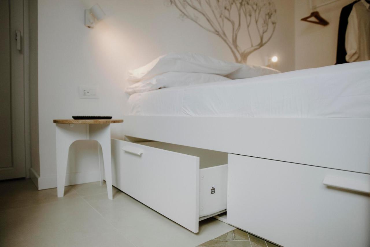 Petrarca17 Guest House A Due Passi Dal Mare تيراتشينا المظهر الخارجي الصورة