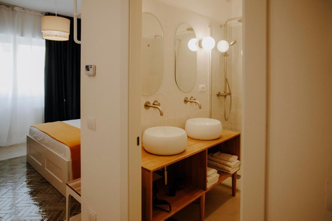 Petrarca17 Guest House A Due Passi Dal Mare تيراتشينا المظهر الخارجي الصورة