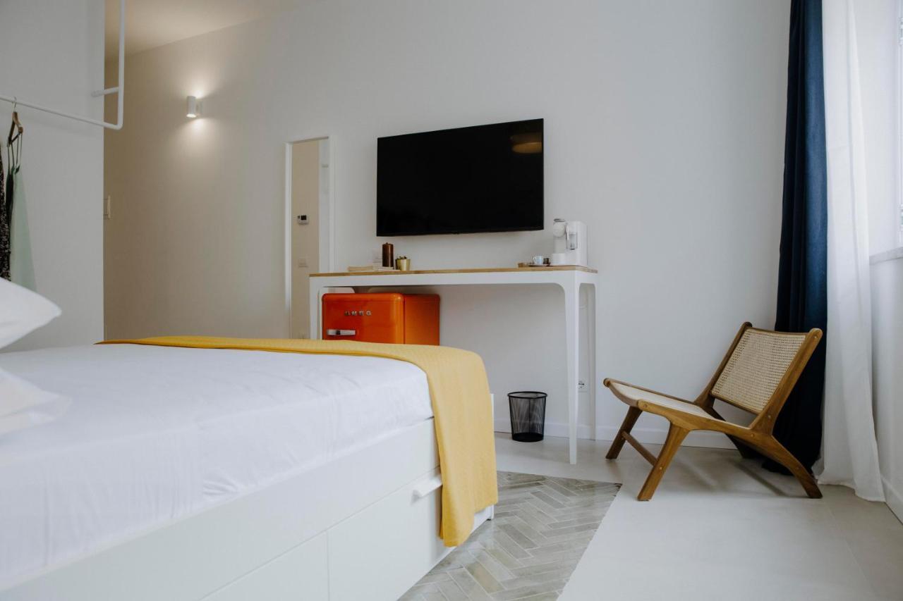 Petrarca17 Guest House A Due Passi Dal Mare تيراتشينا المظهر الخارجي الصورة