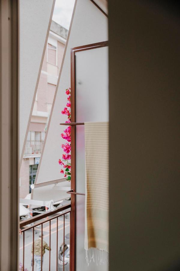 Petrarca17 Guest House A Due Passi Dal Mare تيراتشينا المظهر الخارجي الصورة